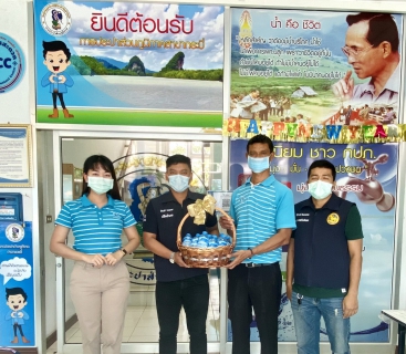 ไฟล์แนบ การประปาส่วนภูมิภาคสาขากระบี่ มอบน้ำดื่มบรรจุขวดตราสัญลักษณ์ กปภ. เพื่อสนับสนุนกิจกรรมจิตอาสาพัฒนาในโอกาสวันสำคัญของชาติไทย เนื่องในวันคล้ายวันพระบรมราชสมภพ รัชกาลที่ 4 วันที่ 18 ตุลาคม 2563 