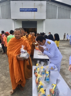 ไฟล์แนบ กปภ.สาขาพนมทวน ร่วมทำบุญตักบาตรข้าวสาร อาหารแห้ง พร้อมร่วมพิธีวางพวงมาลา และถวายบังคม เนื่องในโอกาสวันคล้ายวันสวรรคตพระบาทสมเด็จพระบรมชนกาธิเบศร มหาภูมิพลอดุลยเดชมหาราช บรมนาถบพิตร 