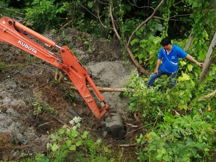ไฟล์แนบ การประปาส่วนภูมิภาคสาขาบางสะพาน ลงพื้นที่ตรวจสอบหาท่อน้ำดิบแตกรั่วของเส้นท่อจากอ่างเก็บน้ำคลองช่องลม  อ.ทับสะแก  จ.ประจวบคีรีขันธ์  มายังสถานีผลิตจ่ายน้ำทับสะแก 