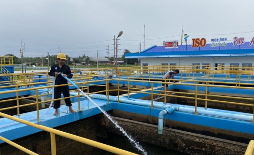 ไฟล์แนบ การประปาส่วนภูมิภาค(กปภ.)สาขาอรัญประเทศนำโดยนายสกล ถุงทรัพย์ ผจก.กปภ.สาขาอรัญประเทศ มอบหมายให้หัวหน้างานและพนักงานในสังกัดงานผลิต ร่วมกันล้างถังตกตะกอน ประจำเดือน พฤศจิกายน 2563