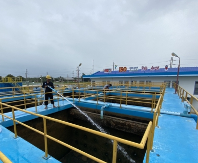 ไฟล์แนบ การประปาส่วนภูมิภาค(กปภ.)สาขาอรัญประเทศนำโดยนายสกล ถุงทรัพย์ ผจก.กปภ.สาขาอรัญประเทศ มอบหมายให้หัวหน้างานและพนักงานในสังกัดงานผลิต ร่วมกันล้างถังตกตะกอน ประจำเดือน พฤศจิกายน 2563
