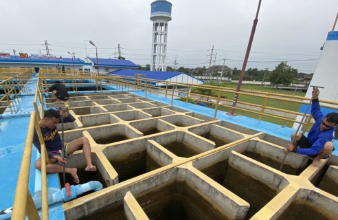 ไฟล์แนบ การประปาส่วนภูมิภาค(กปภ.)สาขาอรัญประเทศนำโดยนายสกล ถุงทรัพย์ ผจก.กปภ.สาขาอรัญประเทศ มอบหมายให้หัวหน้างานและพนักงานในสังกัดงานผลิต ร่วมกันล้างถังตกตะกอน ประจำเดือน พฤศจิกายน 2563