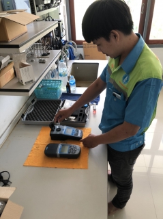 ไฟล์แนบ การประปาส่วนภูมิภาคสาขาภูเก็ต ดำเนินการตรวจสอบคุณภาพน้ำดิบประจำวันเพื่อใช้ในการผลิตน้ำประปา