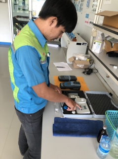 ไฟล์แนบ การประปาส่วนภูมิภาคสาขาภูเก็ต ดำเนินการตรวจสอบคุณภาพน้ำดิบประจำวันเพื่อใช้ในการผลิตน้ำประปา
