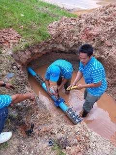 ไฟล์แนบ การประปาส่วนภูมิภาคสาขาคลองท่อม ลงพื้นที่​สำรวจหาท่อแตกรั่ว พร้อมทั้งดำเนินการซ่อมระบบประปาทันที