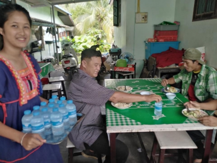 ไฟล์แนบ กปภ.สาขาระนอง ร่วมสนับสนุนน้ำดื่มบรรจุขวด งานวิถีแร่วิถีคนชุมชนหาดส้มแป้น