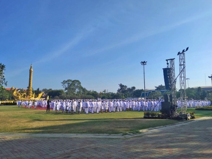 ไฟล์แนบ กปภ.สาขาอุบลราชธานี ร่วมพิธีทำบุญตักบาตร พิธีวางพานพุ่มและพิธีถวายบังคม  เนื่องในวันชาติ และวันพ่อแห่งชาติ ประจำปีพุทธศักราช 2563