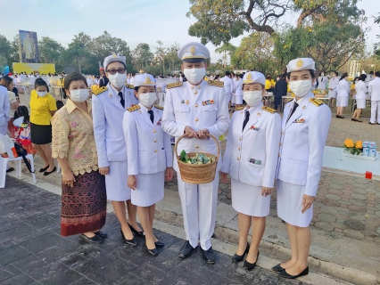 ไฟล์แนบ กปภ.สาขาอุบลราชธานี ร่วมพิธีทำบุญตักบาตร พิธีวางพานพุ่มและพิธีถวายบังคม  เนื่องในวันชาติ และวันพ่อแห่งชาติ ประจำปีพุทธศักราช 2563