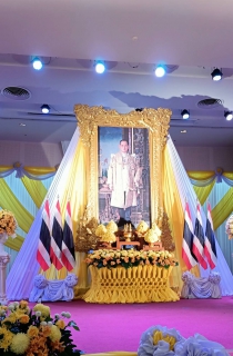 ไฟล์แนบ กปภ.สาขาภูเก็ต เข้าเข้าร่วมพิธีวางพานพุ่มและพิธีถวายบังคม เพื่อน้อมรำลึกในพระมหากรุณาธิคุณ  พระบาทสมเด็จพระบรมชนกาธิเบศร มหาภูมิพลอดุลยเดชมหาราช บรมนาถบพิตร 
