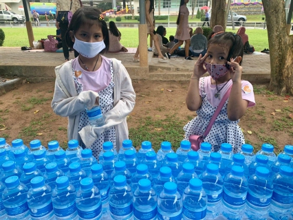 ไฟล์แนบ กปภ.ข.4 ร่วมบริการน้ำดื่มให้แก่ประชาชนผู้ร่วมเฝ้ารับเสด็จพระบาทสมเด็จพระเจ้าอยู่หัวและสมเด็จพระนางเจ้าฯ พระบรมราชินี ณ มรภ.สุราษฎร์ธานี