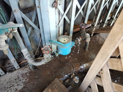 ไฟล์แนบ กปภ.สาขากำแพงเพชร ส่งมิสเตอร์ประปาตรวจสอบน้ำรั่ว พร้อมให้คำแนะนำเบื้องต้นเกี่ยวกับการดูแลท่อประปาภายในและภายนอกบ้าน สร้างความประทับใจให้กับผู้ใช้น้ำเป็นอย่างมาก