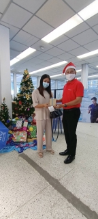 ไฟล์แนบ กปภ.สาขาภูเก็ต จัดกิจกรรมจ่ายปุ๊บ-รับปั๊บ แจกของที่ระลึกในช่วงเทศกาลคริสต์มาสและส่งท้ายปีเก่า