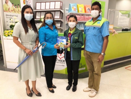 ไฟล์แนบ การประปาส่วนภูมิภาคสาขานาทวี ลงพื้นที่พบปะลูกค้าประเภทห้างสรรพสินค้าและธนาคาร พร้อมมอบของที่ระลึกตราสัญลักษณ์ กปภ.