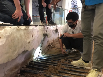ไฟล์แนบ การประปาส่วนภูมิภาคสาขารังสิต (ชั้นพิเศษ) ส่งทีมช่าง มิสเตอร์ประปา ลงพื้นที่ตรวจสอบระบบประปาภายในให้กับ ฟิวเจอร์พาร์ค รังสิต หลังพบปัญหาท่อประปารั่วซึมในพื้นที่ลานสเก็ตน้ำแข็ง
