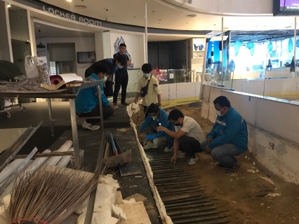 ไฟล์แนบ การประปาส่วนภูมิภาคสาขารังสิต (ชั้นพิเศษ) ส่งทีมช่าง มิสเตอร์ประปา ลงพื้นที่ตรวจสอบระบบประปาภายในให้กับ ฟิวเจอร์พาร์ค รังสิต หลังพบปัญหาท่อประปารั่วซึมในพื้นที่ลานสเก็ตน้ำแข็ง