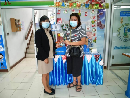 ไฟล์แนบ การประปาส่วนภูมิภาคสาขากระบี่ จัดกิจกรรมจ่ายปุ๊ป แจกปั๊บ จ่ายปุ๊บ แจกปั๊บรับโชค 2 ต่อ กับ กปภ.ใจดีดี๊ดี แจกของที่ระลึกกปภ.และมอบส่วนลดค่าติดตั้งประปารายใหม่ แก่ผู้ชำระค่าติดตั้งในโครงการ ติดมิเตอร์ใหม่ ลดราคา การประปาฯ จัดให้ 