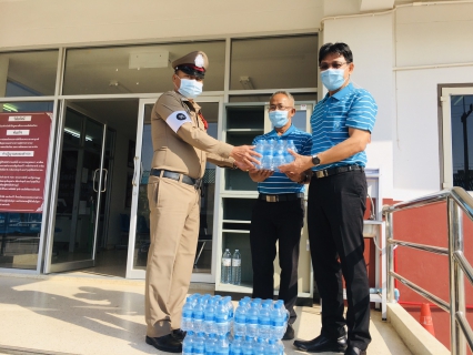 ไฟล์แนบ การประปาส่วนภูมิภาคสาขาปากน้ำประแสร์ สนับสนุนน้ำดื่มบรรจุขวดตราสัญลักษณ์ กปภ. ณ ศูนย์ป้องกันการแพร่ระบาดของไวรัสโคโรน่า
