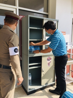 ไฟล์แนบ การประปาส่วนภูมิภาคสาขาปากน้ำประแสร์ สนับสนุนน้ำดื่มบรรจุขวดตราสัญลักษณ์ กปภ. ณ ศูนย์ป้องกันการแพร่ระบาดของไวรัสโคโรน่า