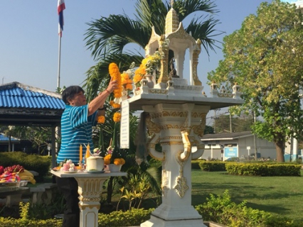 ไฟล์แนบ ในวันพฤหัสบดีที่ ๒๕ กุมภาพันธ์ ๒๕๖๔  การประปาส่วนภูมิภาคสาขาลำพูน นำโดย นายพรพจน์  ฑีฆายุ ผจก.กปภ.ลำพูน พร้อมด้วยหัวหน้างาน พนักงานและลูกจ้างในสังกัด ร่วมกิจกรรมเนื่องในวันคล้ายวันสถาปนา กปภ. ครบรอบ ๔๒ ปี พร้อมกันนี้ ได้ร่วมกันจัดพิธีสักการะบูชาพระแม่ธรณี ศาลพระภูมิเจ้าที่และสิ่งศักดิ์สิทธิ์ เพื่อความเป็นสิริมงคล และความเจริญก้าวหน้าแก่พนักงานและการประปาส่วนภูมิภาค ณ การประปาส่วนภูมิภาคสาขาลำพูน 
