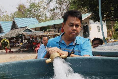 ไฟล์แนบ การประปาส่วนภูมิภาคสาขากำแพงเพชร ร่วมมือ องค์การบริหารส่วนตำบลคลองแม่ลาย แจกน้ำช่วยเหลือภัยแล้ง