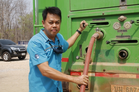 ไฟล์แนบ การประปาส่วนภูมิภาคสาขากำแพงเพชร ร่วมมือ องค์การบริหารส่วนตำบลคลองแม่ลาย แจกน้ำช่วยเหลือภัยแล้ง