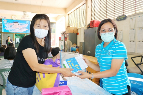 ไฟล์แนบ กปภ.สาขาปทุมธานี ลงพื้นที่จัดโครงการ มุ่ง-มั่น-เพื่อปวงชน เติมใจให้กัน พร้อมให้บริการรับชำระค่าติดตั้งประปาใหม่ผ่านระบบผ่อนชำระค่าใช้จ่ายให้แก่ประชาชน ในพื้นที่ ต.บางพูด อ.เมือง จ.ปทุมธานี