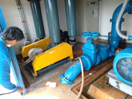 ไฟล์แนบ การประปาส่วนภูมิภาคสาขาตราด ดำเนินการล้างถังตกตะกอน ,โรงจ่ายสารเคมีและทำความสะอาดรอบบริเวณอาคาร ณ.สถานีผลิตน้ำบ่อไร่