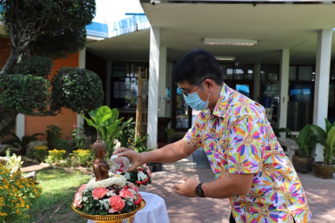 ไฟล์แนบ กปภ.ข.10 จัดกิจกรรมสรงน้ำพระและพระแม่ธรณีเสริมสิริมงคล สืบสานประเพณีปีใหม่ไทย วันสงกรานต์ 2564  
