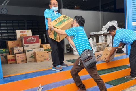 ไฟล์แนบ กปภ.ข.6 ร่วมสมทบทุน พร้อมสนับสนุนน้ำดื่ม และบริจาคอุปกรณ์สิ่งของเพื่อสู้ภัยโควิด-19 รวมมูลค่า 70,000 บาท ณ โรงพยาบาลสนาม มหาวิทยาลัยขอนแก่น จ.ขอนแก่น 