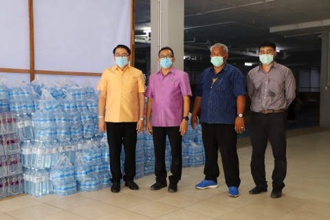 ไฟล์แนบ กปภ.ข.4 ปันน้ำใจ มอบน้ำดื่มบรรจุขวดและอุปกรณ์ทางการแพทย์ให้ รพ.สนาม มรภ.สุราษฎร์ธานี