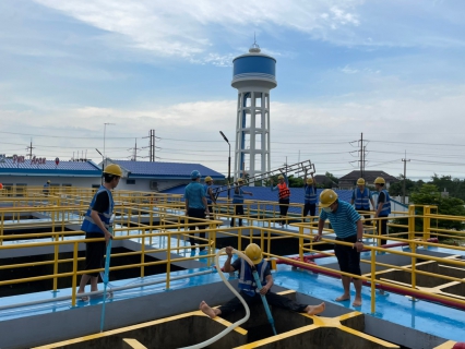 ไฟล์แนบ การประปาส่วนภูมิภาค(กปภ.)สาขาอรัญประเทศนำโดยนายสกล ถุงทรัพย์ ผจก.กปภ.สาขาอรัญประเทศ มอบหมายให้หัวหน้างานและพนักงานในสังกัดงานผลิต ร่วมกันล้างถังตกตะกอน ประจำเดือน พฤษภาคม 2564