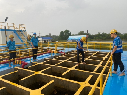 ไฟล์แนบ การประปาส่วนภูมิภาค(กปภ.)สาขาอรัญประเทศนำโดยนายสกล ถุงทรัพย์ ผจก.กปภ.สาขาอรัญประเทศ มอบหมายให้หัวหน้างานและพนักงานในสังกัดงานผลิต ร่วมกันล้างถังตกตะกอน ประจำเดือน พฤษภาคม 2564