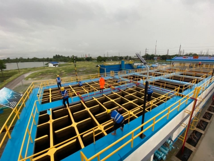 ไฟล์แนบ การประปาส่วนภูมิภาค(กปภ.)สาขาอรัญประเทศนำโดยนายสกล ถุงทรัพย์ ผจก.กปภ.สาขาอรัญประเทศ มอบหมายให้หัวหน้างานและพนักงานในสังกัดงานผลิต ร่วมกันล้างถังตกตะกอน ประจำเดือน พฤษภาคม 2564