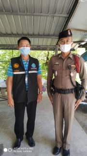 ไฟล์แนบ กปภ.สาขาตะกั่วป่า มอบน้ำดื่มบรรจุขวด ตราสัญลักษณ์ กปภ. ให้กับเจ้าหน้าที่ที่ปฏิบัติงาน ณ จุดตรวจ สกัดเฝ้าระวังป้องกันการแพร่ระบาดโควิด 19 บริเวณบ้านทับกำ ต.บางนายสี อ.ตะกั่วป่า จ.พังงา