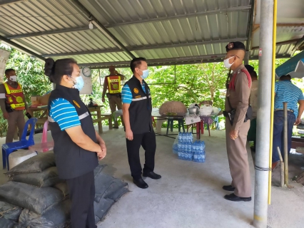 ไฟล์แนบ กปภ.สาขาตะกั่วป่า มอบน้ำดื่มบรรจุขวด ตราสัญลักษณ์ กปภ. ให้กับเจ้าหน้าที่ที่ปฏิบัติงาน ณ จุดตรวจ สกัดเฝ้าระวังป้องกันการแพร่ระบาดโควิด 19 บริเวณบ้านทับกำ ต.บางนายสี อ.ตะกั่วป่า จ.พังงา