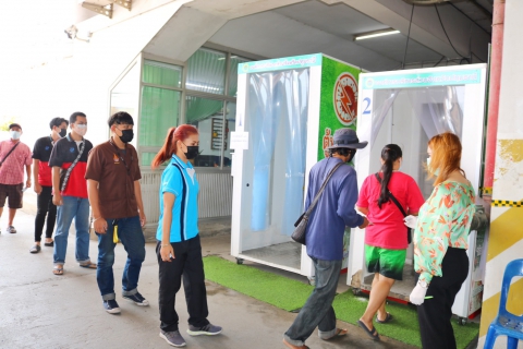 ไฟล์แนบ กปภ.สาขาปทุมธานี สนับสนุนน้ำดื่มตราสัญลักษณ์ กปภ. ให้กับ ศูนย์อำนวยการเฝ้าระวังป้องกันและควบคุมโรค (Quarantine) โดย อบจ.ปทุมธานีร่วมกับ รพ.ปทุมธานี  และสาธารณสุขจังหวัดปทุมธานี เพื่อให้บริการแก่ประชาชนที่มาเข้ารับการตรวจวัคซีน Covid-19