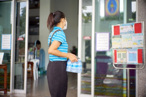 ไฟล์แนบ กปภ.สาขาภูเก็ต มอบน้ำดื่มบรรจุขวดตราสัญลักษณ์ กปภ. เพื่อสนับสนุนการดูแลรักษาผู้ป่วยติดเชื้อไวรัสโคโรนา (Covid-19) ให้กับโรงพยาบาลวชิระภูเก็ต