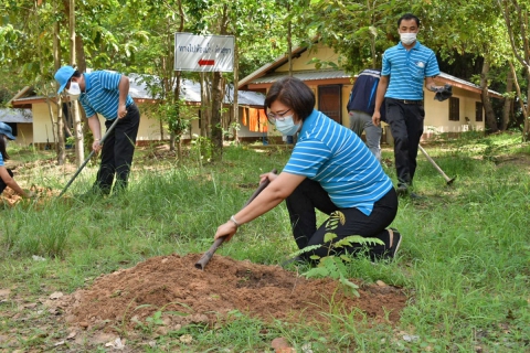 ไฟล์แนบ กปภ.สาขาอุบลราชธานี ร่วมปลูกต้นไม้ วันแรงงานสร้างสุข ปรับ-ปลูก-ปัน ปลุกพลังจิตอาสา ร่วมต้านยาเสพติดจังหวัดอุบลราชธานี ประจำปี 2564