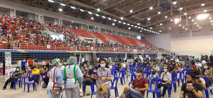 ไฟล์แนบ กปภ.สาขาพัทยา (พ) ร่วมสนับสนุนน้ำดื่ม กปภ. ในการให้บริการฉีดวัคซีนป้องกันเชื้อไวรัส Covid-๑๙ แก่ประชาชน ณ ศูนย์กีฬาแห่งชาติภาคตะวันออก เมืองพัทยา