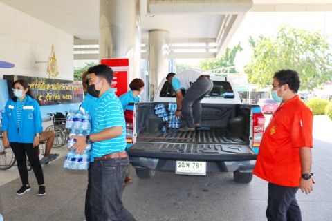 ไฟล์แนบ กปภ.สาขาปทุมธานี จัดกิจกรรมจิตอาสาบำเพ็ญสาธารณประโยชน์ มีแล้วแบ่งปัน เนื่องในโอกาสวันเฉลิมพระชนมพรรษาสมเด็จพระนางเจ้าฯ พระบรมราชินี 3 มิถุนายน 2564 เพื่อช่วยเหลือประชาชนที่ได้รับผลกระทบจากสถานการณ์การแพร่ระบาดของเชื้อไวรัส Covid-19 ให้กับบุคลากรทางการแพทย์โรงพยาบาลปทุมธานี