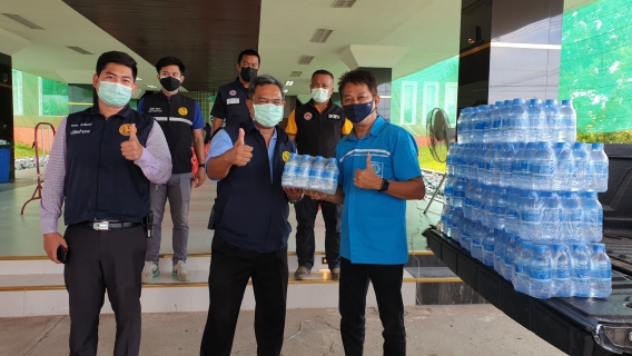 ไฟล์แนบ การประปาส่วนภูมิภาคสาขากำแพงเพชร  นำน้ำดื่มบรรจุขวดตราสัญลักษณ์ กปภ.สนับสนุนการให้บริการเจ้าหน้าที่ และประชาชนที่เข้าฉีดวัคซีนป้องกันโรคไวัสโควิด-19