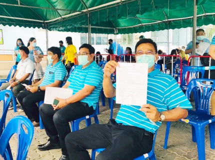 ไฟล์แนบ ให้แล้ว ให้อีก กปภ.สาขาปทุมธานี สนับสนุนน้ำดื่มตราสัญลักษณ์ กปภ. และขนม ให้กับบุคลากรทางการแพทย์จังหวัดปทุมธานี ครั้งที่ 2  เพื่อช่วยเหลือประชาชนที่ได้รับผลกระทบจากสถานการณ์การแพร่ระบาดของเชื้อไวรัส Covid-19 และแทนคำขอบคุณในให้บริการฉีดวัคซีน Covid-19  