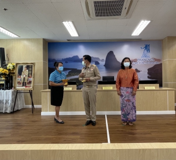 ไฟล์แนบ การประปาส่วนภูมิภาค มอบโล่ประกาศเกียรติคุณแก่บุคคลที่ทำคุณประโยชน์หรือประกอบคุณงามความดีแก่ กปภ.สาขาตะกั่วป่า