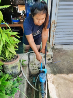 ไฟล์แนบ กปภ.สาขากำแพงเพชร ปลื้ม!! อดีตพนักงาน กปภ. เกษียณอายุงานแล้ว ยังมุ่งมั่นให้บริการลูกค้าอย่างต่อเนื่อง พบปัญหาน้ำไม่ไหลเร่งแก้ไขทันที 