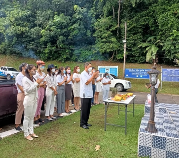 ไฟล์แนบ กปภ.สาขาภูเก็ต ร่วมจัดกิจกรรมพิธีสักการะศาลพระภูมิเจ้าที่ประจำสำนักงาน พิธีสักการะองศ์พระแม่ธรณีวิสุทธิสักขีบารมีธำรงชล และพิธีสักการะศาลแม่ตะเคียนนวลน้องตะเคียนทอง