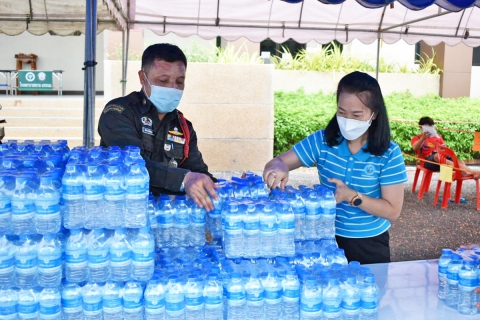 ไฟล์แนบ กปภ.สาขาอุบลราชธานี มอบน้ำดื่มบรรจุขวดเพื่อใช้ในโรงพยาบาลสนามแจระแม  ศูนย์พักคอยเพิ่มทองอินทร์บริรักษ์ และที่ว่าการอำเภอเมืองอุบลราชธานี