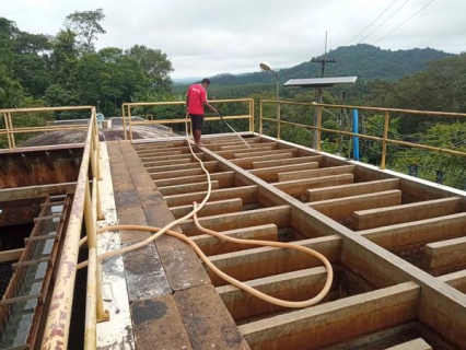 ไฟล์แนบ การประปาส่วนภูมิภาคสาขาตราด ดำเนินการล้างถังตกตะกอน ,ห้องจ่ายสารเคมี และทำความสะอาดรอบบริเวณอาคาร ณ.สถานีผลิตน้ำบ่อไร่