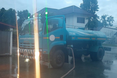 ไฟล์แนบ กปภ.สาขาชัยภูมิ นำรถบรรทุกน้ำให้บริการประชาชนที่ได้รับผลกระทบจากเหตุการณ์น้ำท่วม