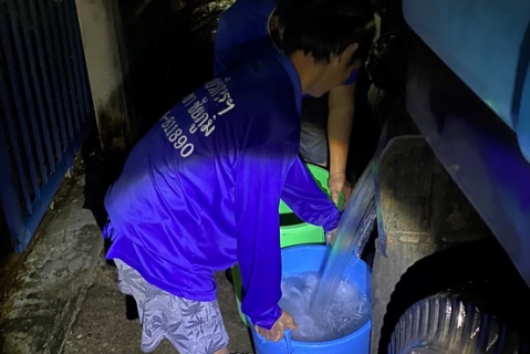 ไฟล์แนบ กปภ.สาขาชัยภูมิ นำรถบรรทุกน้ำให้บริการประชาชนที่ได้รับผลกระทบจากเหตุการณ์น้ำท่วม