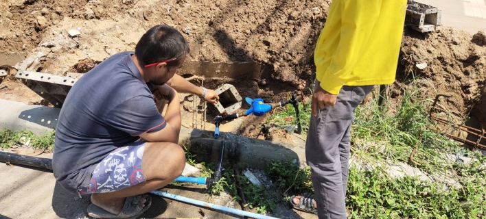 ไฟล์แนบ กปภ.สาขากำแพงเพชร รับแจ้งค่าน้ำพุ่งสูง !! ส่งมิสเตอร์ประปาตรวจสอบลูกค้าเฮ !! ยิ้มรับ ..... สุดยอดบริการทุกระดับประทับใจ